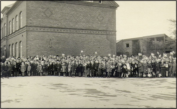 B1499 Skoleboern-maj-1945 2